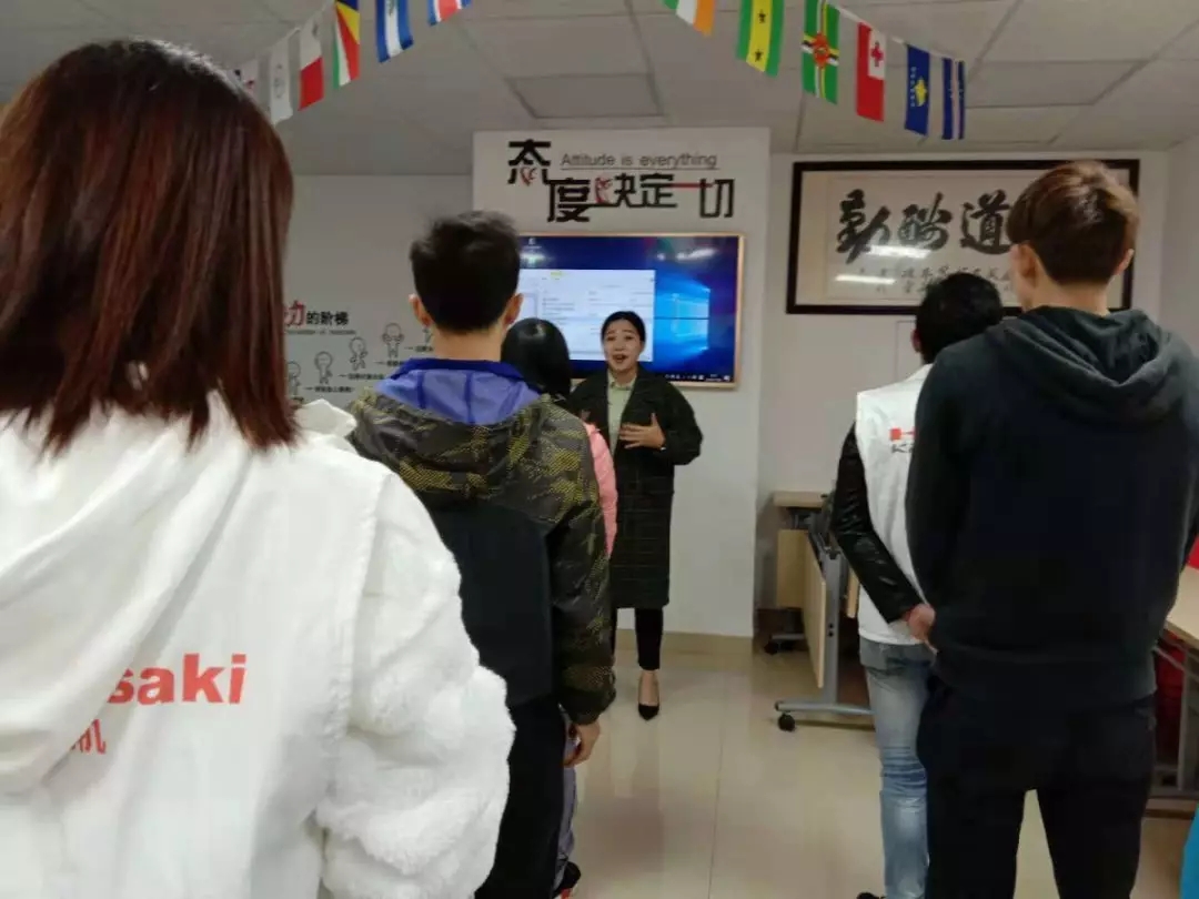 桂之邦早會(huì)、立體化落地，這樣的挖掘機(jī)配件批發(fā)團(tuán)隊(duì)再給我來(lái)一打！